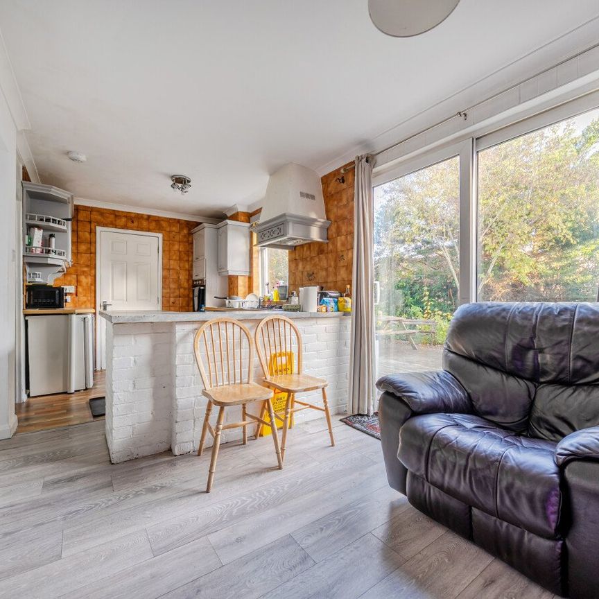 6 bedroom semi-detached house to rent - Photo 1