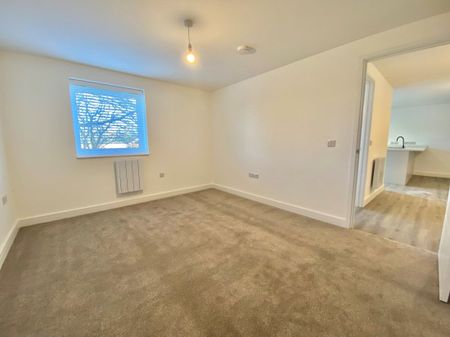 Peterborough - Photo 3