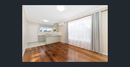 Central living 1 BED, 1 BATH close to shops, beach and hospital - Photo 3