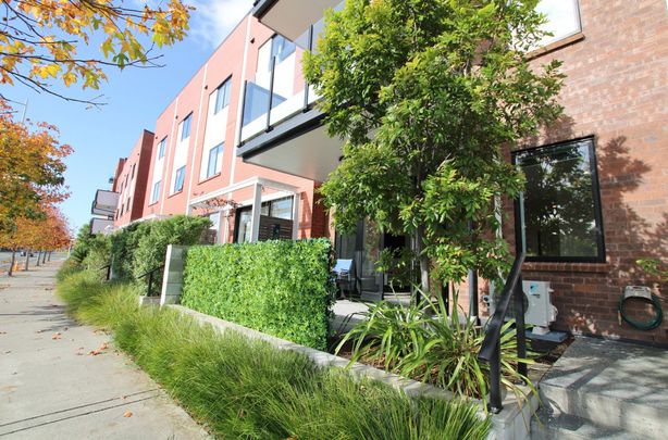 2/17 Uku Lane, Hobsonville - Photo 1