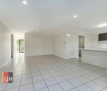 FULLY AIR CONDITIONED 3 BEDROOM VILLA ! - Photo 1