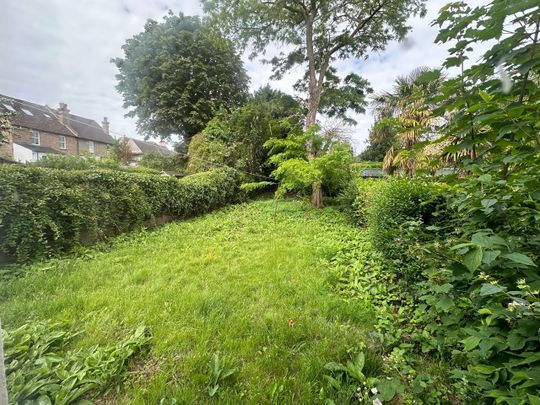 1 Bed Flat, Blenheim Gardens, SM6 - Photo 1
