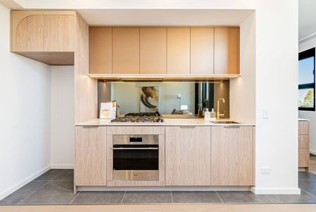 Brand New Luxury Studio Apartment with Stunning Castle Hill Views - Photo 4
