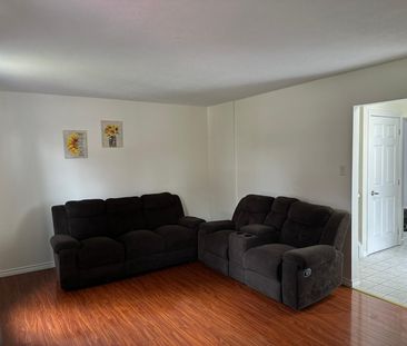 For Lease - 130 Sekura Crescent, Cambridge, Ontario - Photo 2