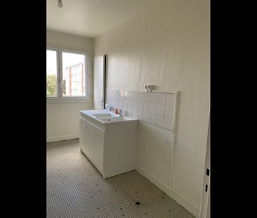 Location Appartement 4 pièces 70 m² Issoudun - Photo 2