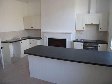 2 bed flat to rent in High Street, Leominster, HR6 - Photo 3