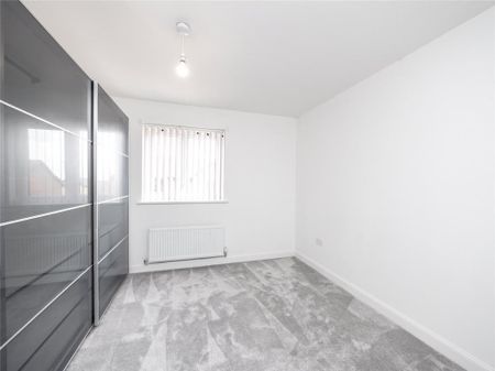 4 bedroom detached house to rent - Photo 4