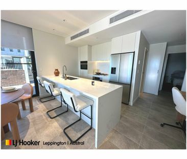 MODERN & BRIGHT - Photo 1