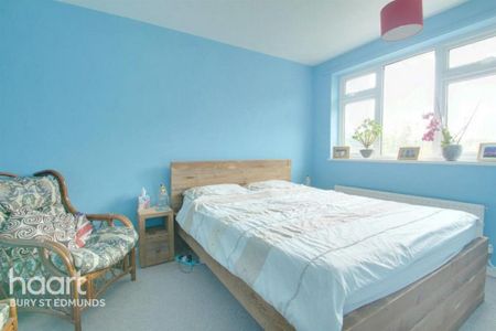 3 bedroom end of terrace house to rent - Photo 3