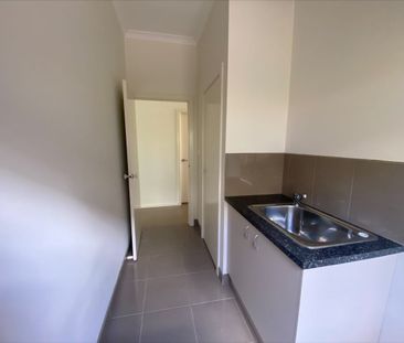 FRANKSTON HIGH SCHOOL ZONE - Photo 1