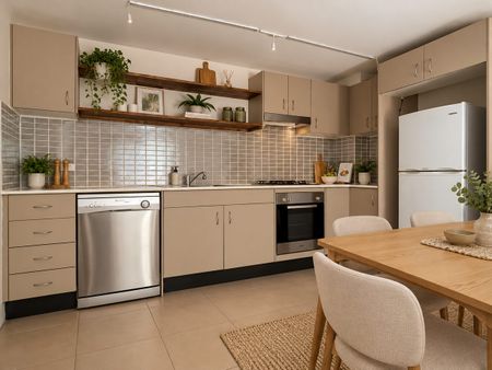 Spacious Apartment with Private Courtyard - Photo 4