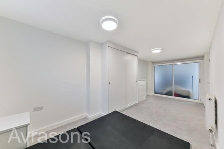 4 bedroom apartment to rent - Photo 3