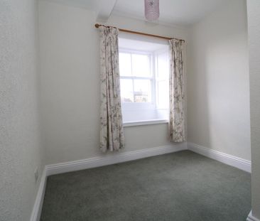 3 bedroom end of terrace house to rent - Photo 4