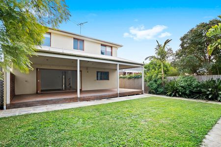 Spacious Family Living with Modern Comforts - Photo 3