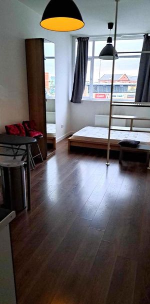 Studio to rent - Photo 1