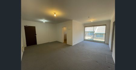 Charming 2-bedroom Unit - Photo 4