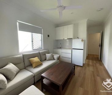 Brand-New Fully Furnished, All-Inclusive One-Bedroom Studio - Photo 6