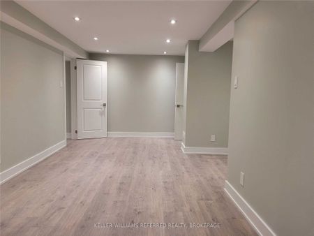 For Lease - 920 Stonehaven Avenue, Newmarket, Ontario - Photo 4