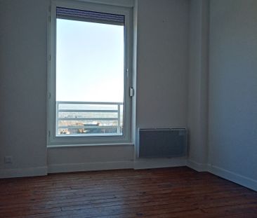 Location Appartement 3 pièces 77m² DOMFRONT EN POIRAIE 61700 - Photo 2