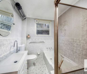 Spacious Two Bedroom Apartment Located for Lifestyle - Photo 5