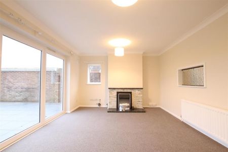 3 bedroom end of terrace house to rent - Photo 2