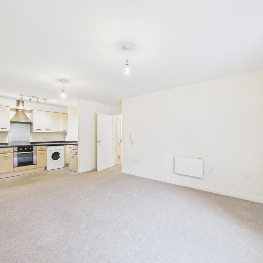 2 bedroom Flat To Let - Photo 1