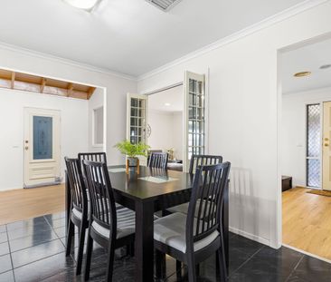 Family Home in Unbeatable Location! - Photo 6