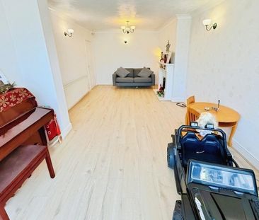 4 bedroom House To Let - Photo 3