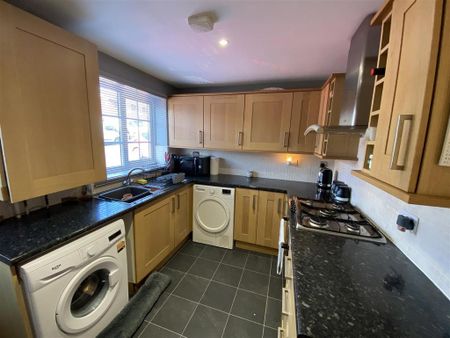 2 bedroom semi-detached house to rent - Photo 5