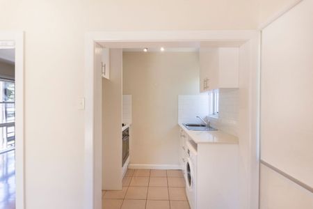 Large North Facing Courtyard. - Photo 4