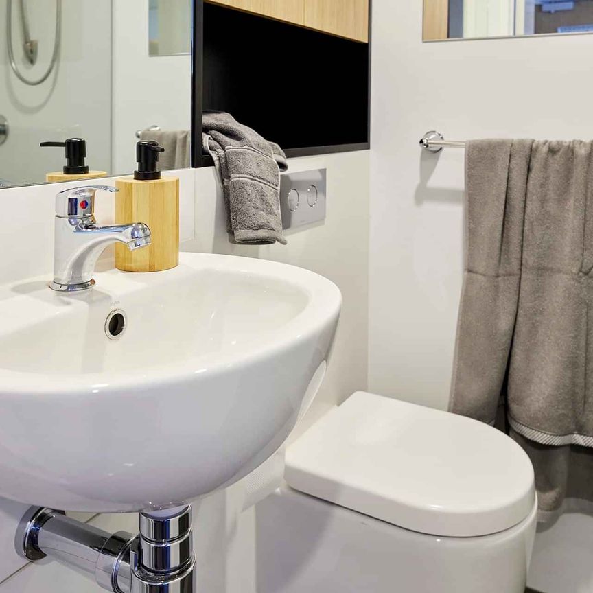 4 Bedroom Ensuite, King Single Bed - Photo 1