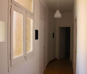 Room with exterior window in Ronda Sant Pere - Photo 4