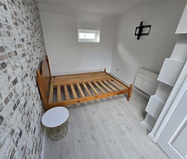 3 bedroom terraced house to rent - Photo 6