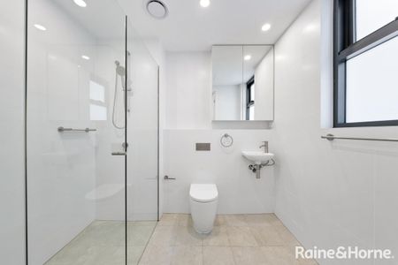 Luxury Penthouse Living in Rose Bay - Photo 2