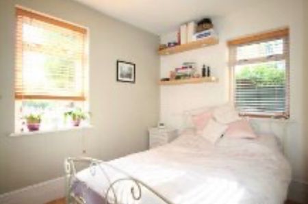 2 Bed Flat, Barry Road, SE22 - Photo 4