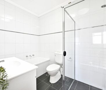 One Bedroom Loft-Type Apartment with New Floorboards - Photo 6