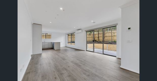 Brand New Three Bedroom Family Home - Photo 1