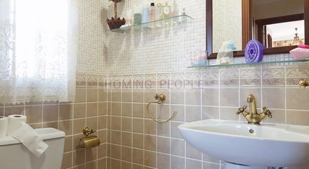 Chalet con piscina en el pueblo y a distancia a pie de la playa - Photo 4