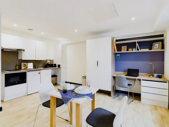 Platinum Studio - Photo 1