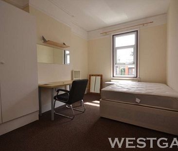 4 Bed - Erleigh Road, Earley - Photo 4