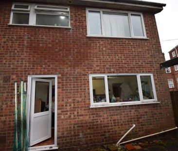 3 bedroom character property to rent - Photo 3