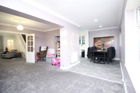 4 bedroom detached house to rent - Photo 3