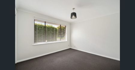 Modern Family Home - Photo 2