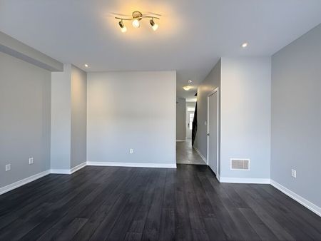 $2,895 / 3 br / 3 ba / 1890 Rymal rd. unit 158 - Photo 4