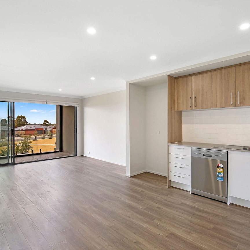 17 Bodega Walk, Brookfield VIC 3338 - Townhouse For Rent | Domain - Photo 1