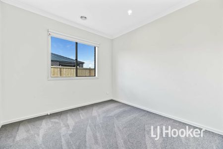 Modern, Stylish Home! - Photo 2