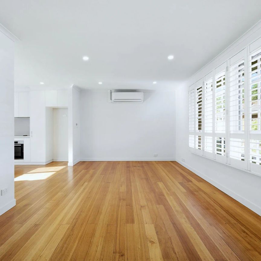 Low-Maintenance Living In The Heart Of Beaumaris - Photo 1