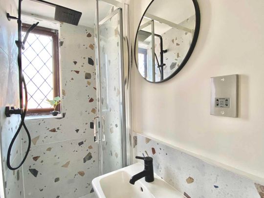 YOHO Aldgate East Room 1 Room 2 Room 3 Room 4 - Photo 1