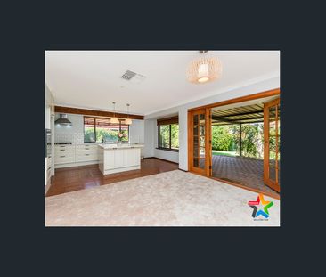 RARE 4 X 2 FAMILY HOME ! - Photo 5