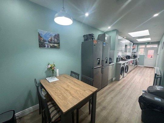 1 bedroom in a house share to rent - Photo 1